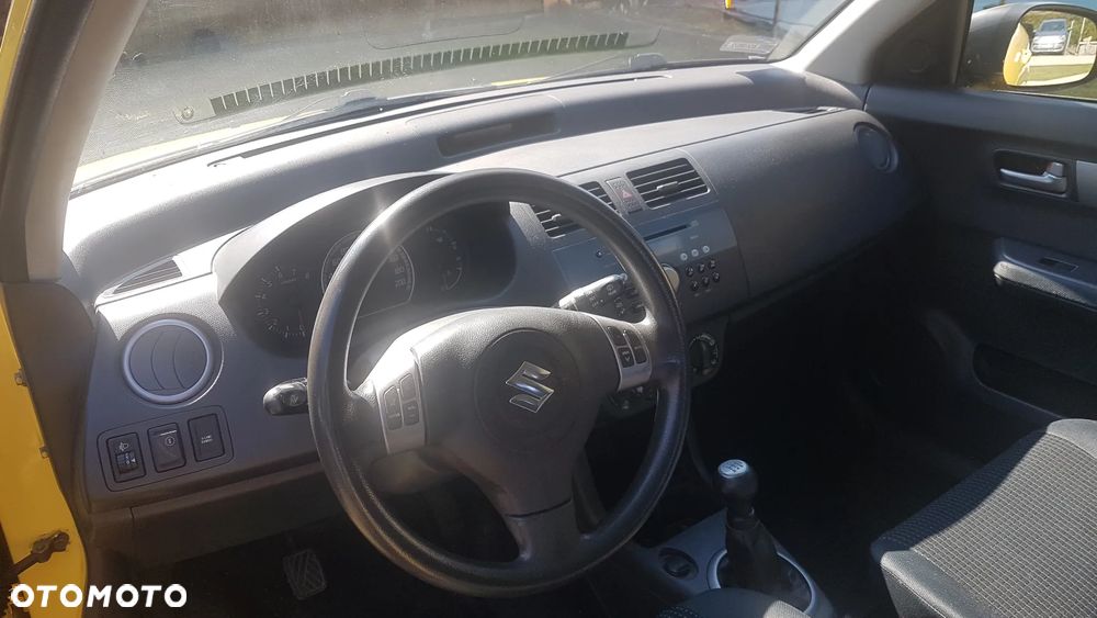 Suzuki Swift 1.3 Sakura - 5