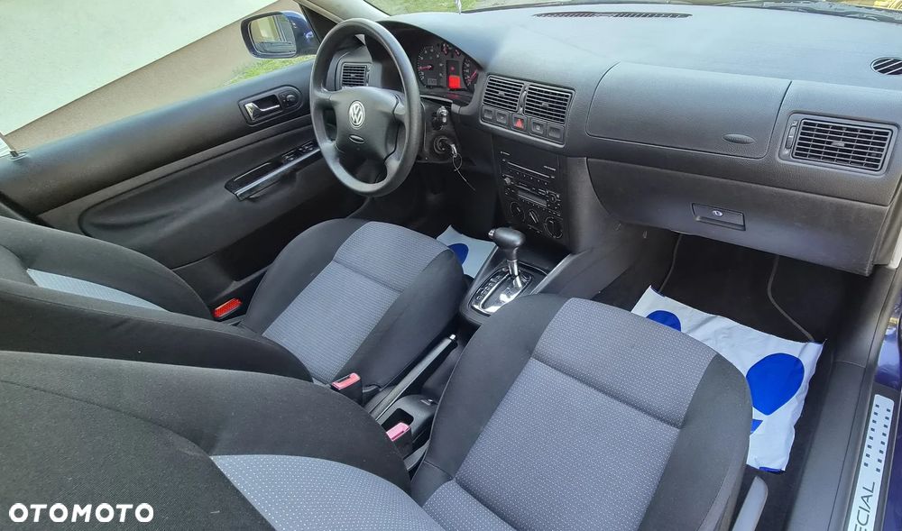 Volkswagen Golf - 6