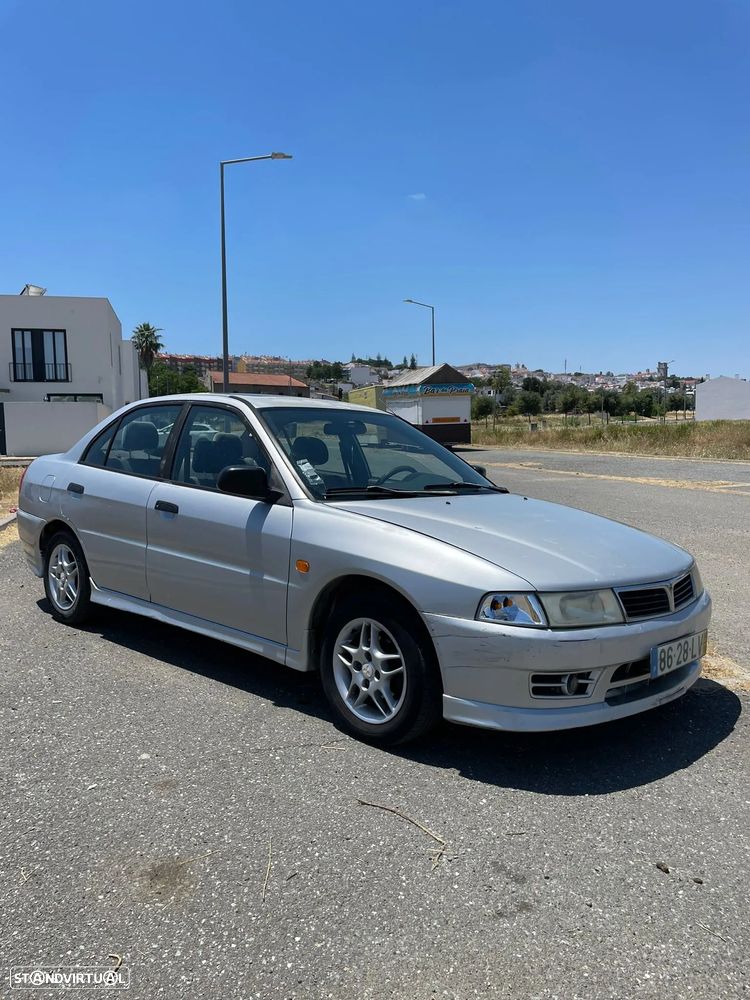Mitsubishi Lancer 1300 GLXi - 2