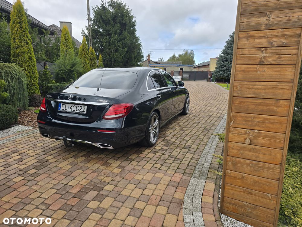Mercedes-Benz Klasa E 220 d 4-Matic 9G-TRONIC - 12