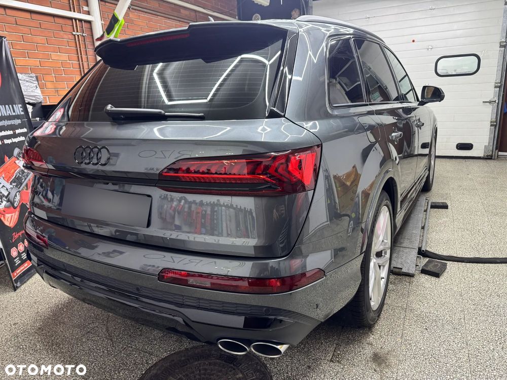 Audi SQ7 - 7