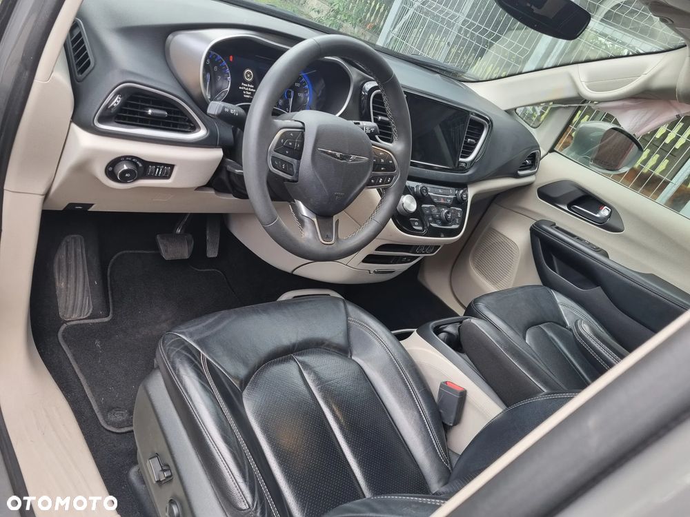 Chrysler Pacifica - 22
