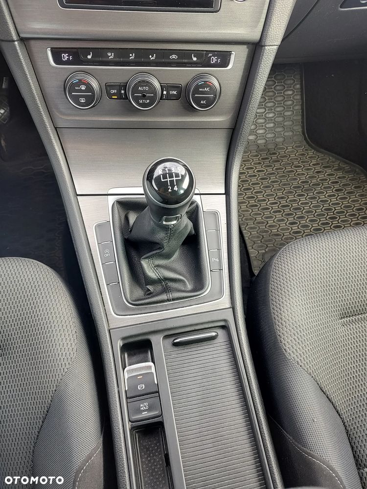 Volkswagen Golf 1.6 TDI DPF Comfortline - 10
