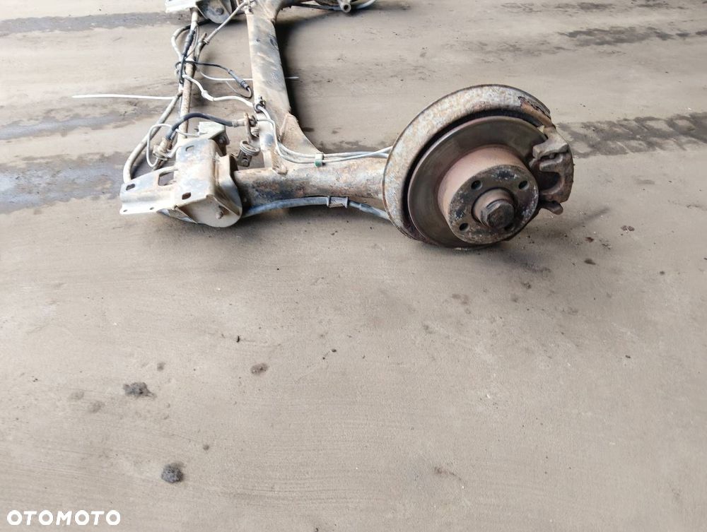BELKA OŚ ZAWIESZENIA TYŁ TARCZE Z ABS AUDI 80 B4 SEDAN - 6