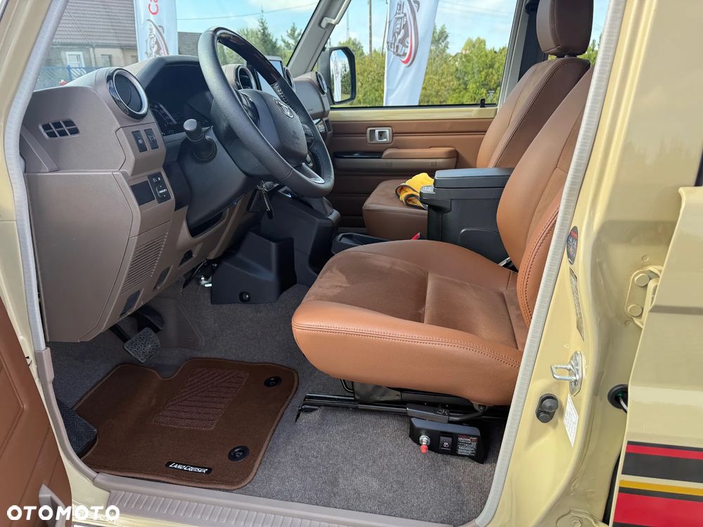 Toyota Land Cruiser - 19