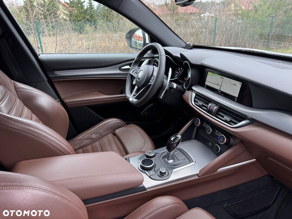 Alfa Romeo Stelvio 2.2 JTDM Executive Q4 - 12