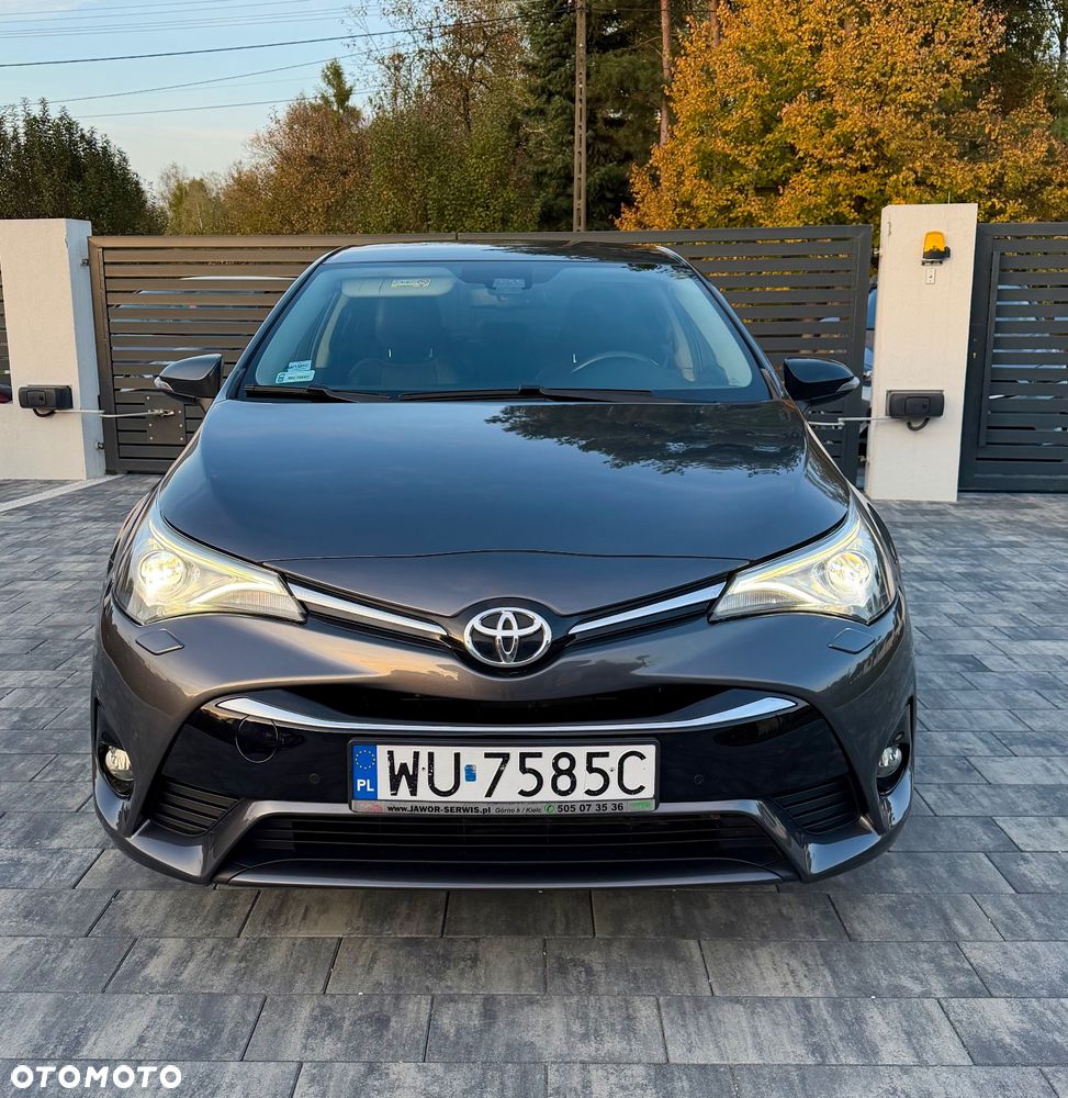 Toyota Avensis - 8