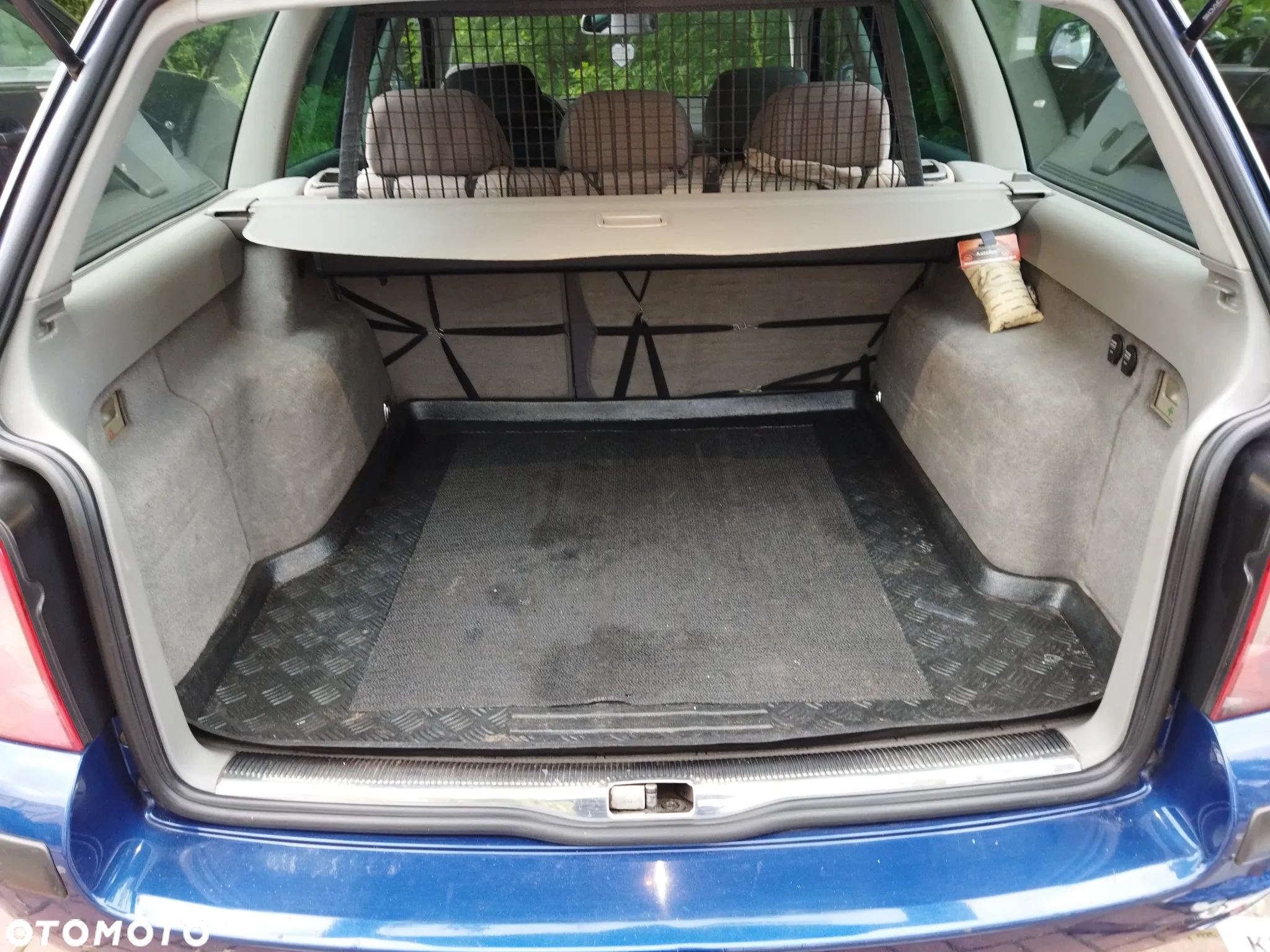 Volkswagen Passat 1.9 TDI Highline - 21