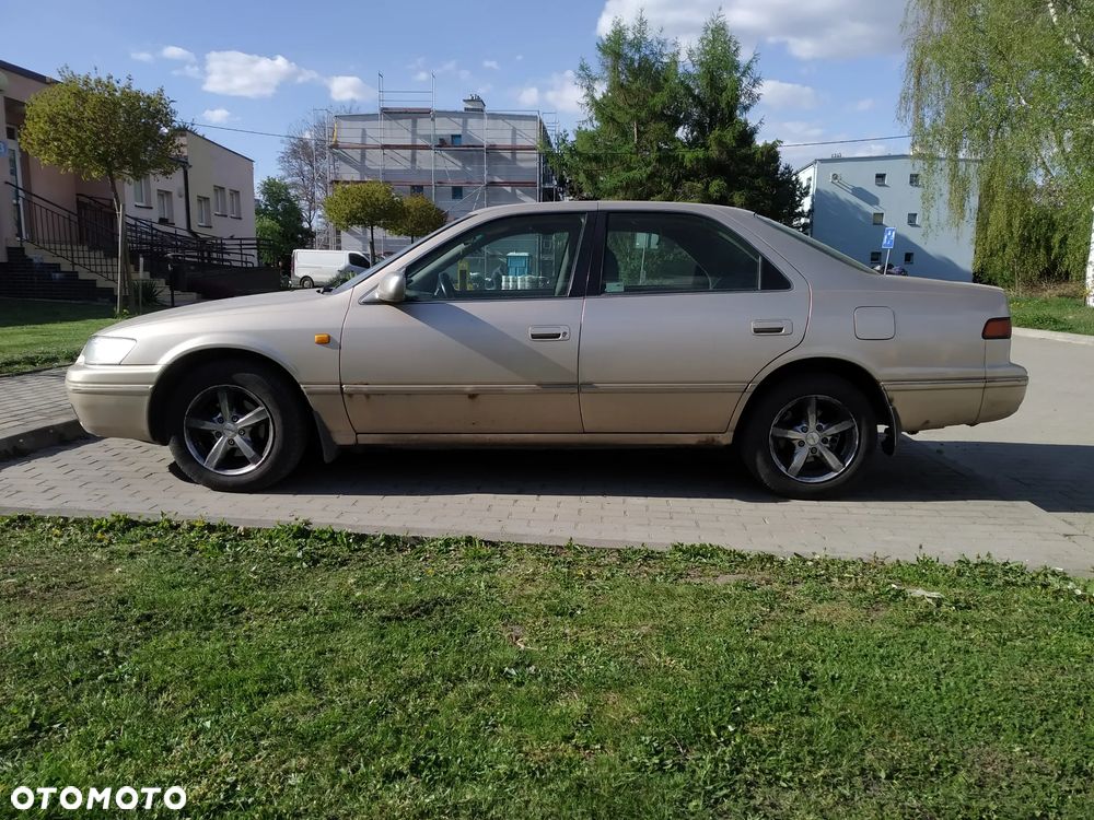 Toyota Camry 2.2 LE - 2