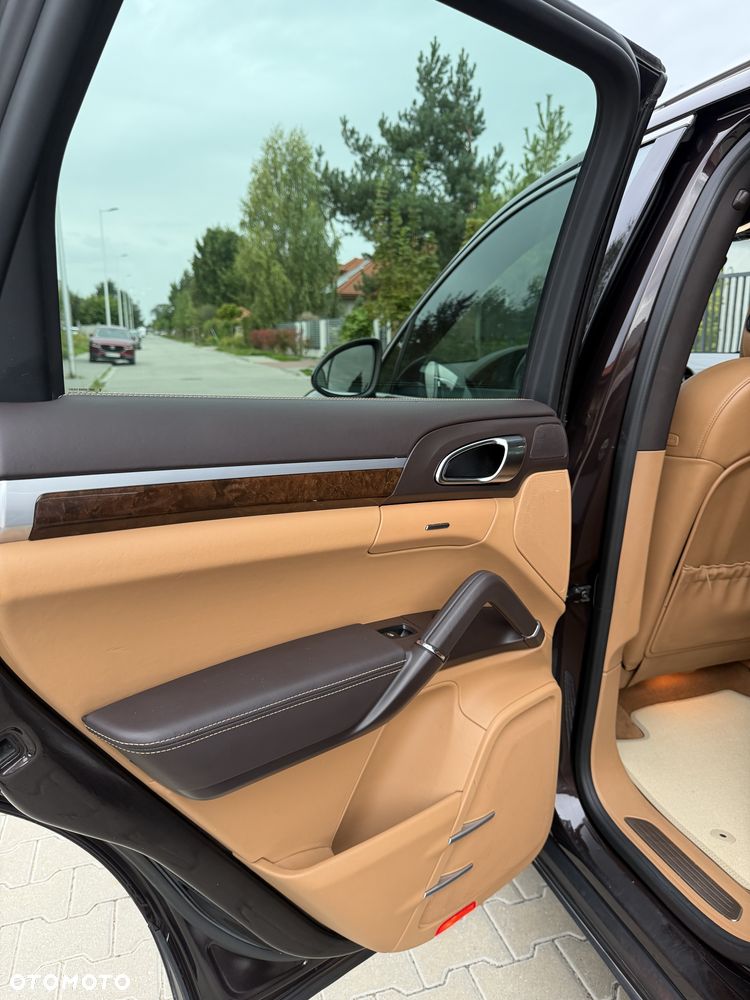Porsche Cayenne Diesel Platinum Edition - 29