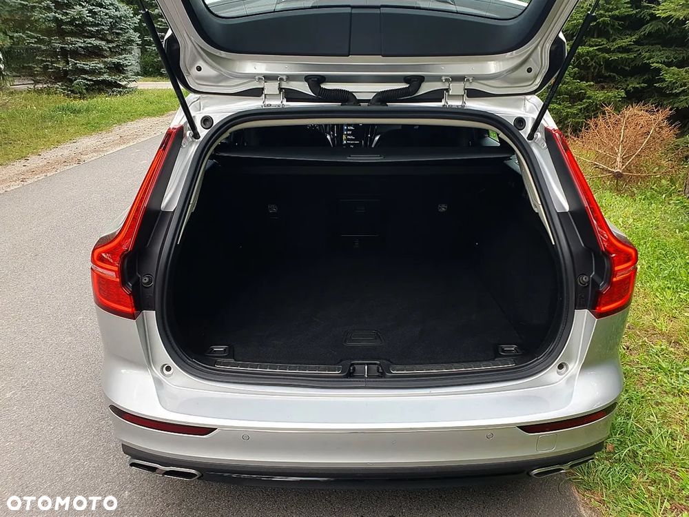 Volvo V60 B3 B DKG Momentum Pro - 30