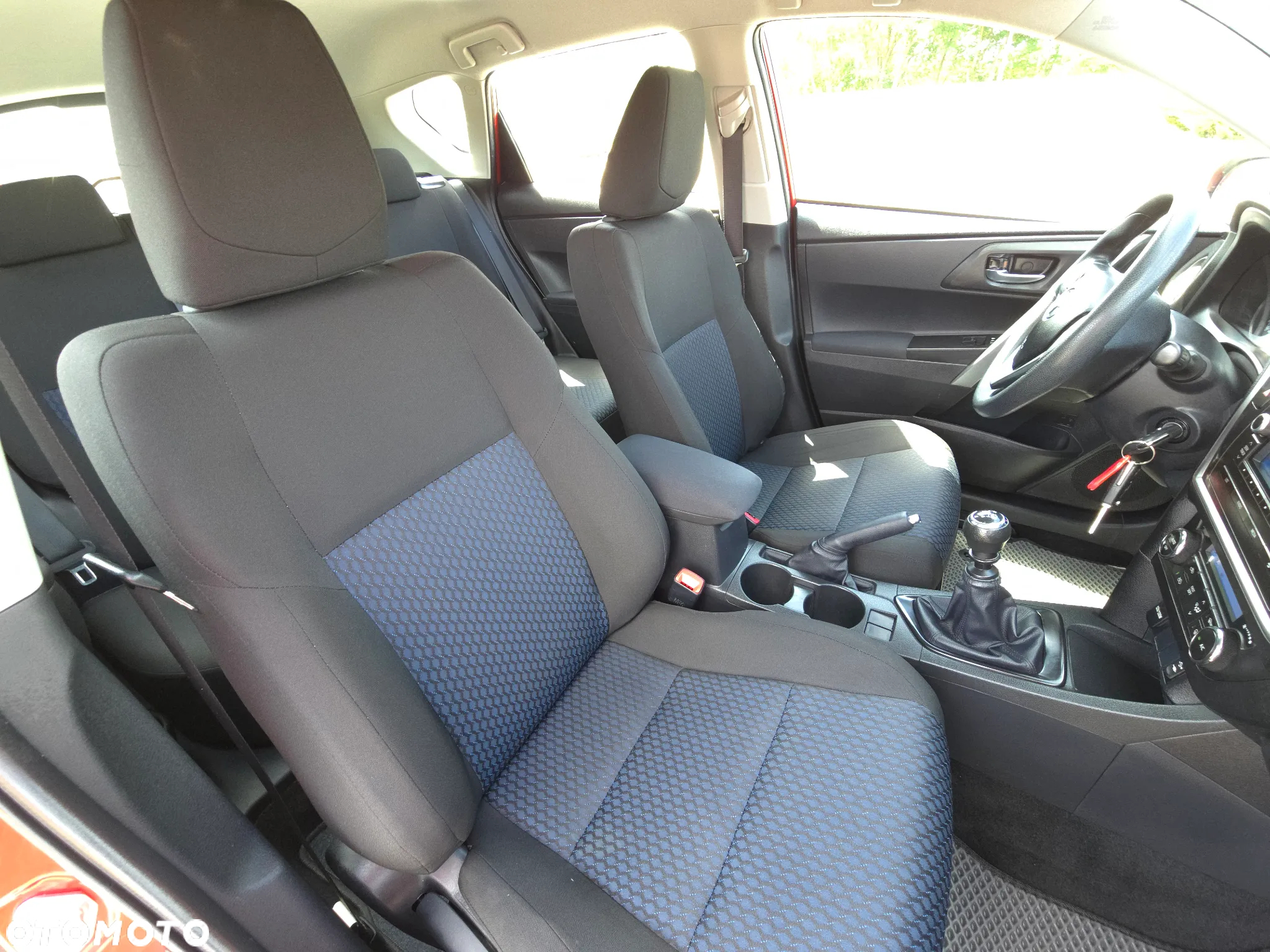 Toyota Auris 1.33 VVT-i Business Edition - 17