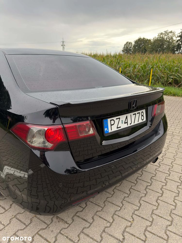 Honda Accord 2.0 Executive Nav - 23