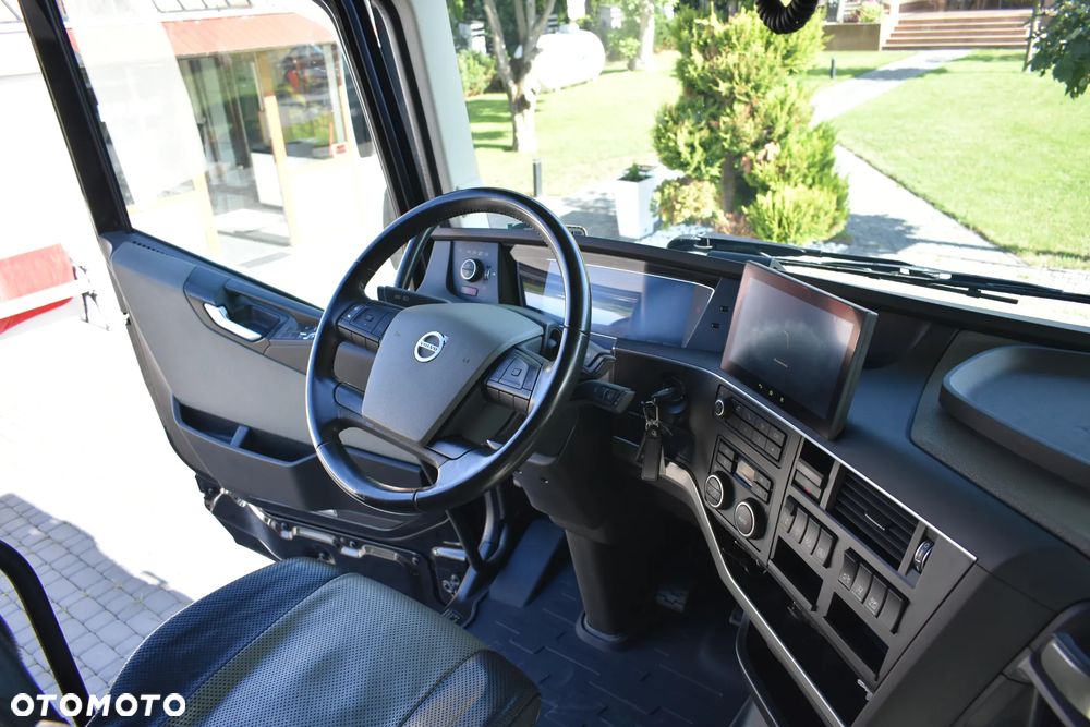 Volvo FH 500 XL MEGA // RETARDER // FULL LED // SKÓRY // XENON // TV // FULL AIR // BLACK EDITION // TRĄBY HADLEY // ORUROWANIE - 31