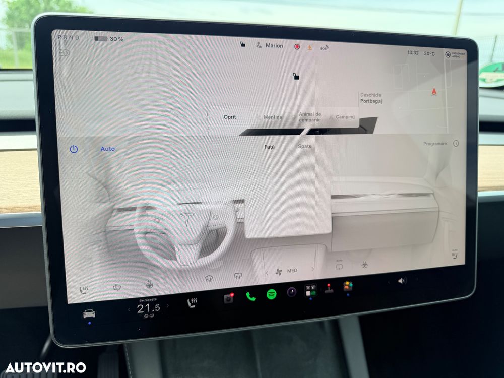 Tesla Model Y - 11