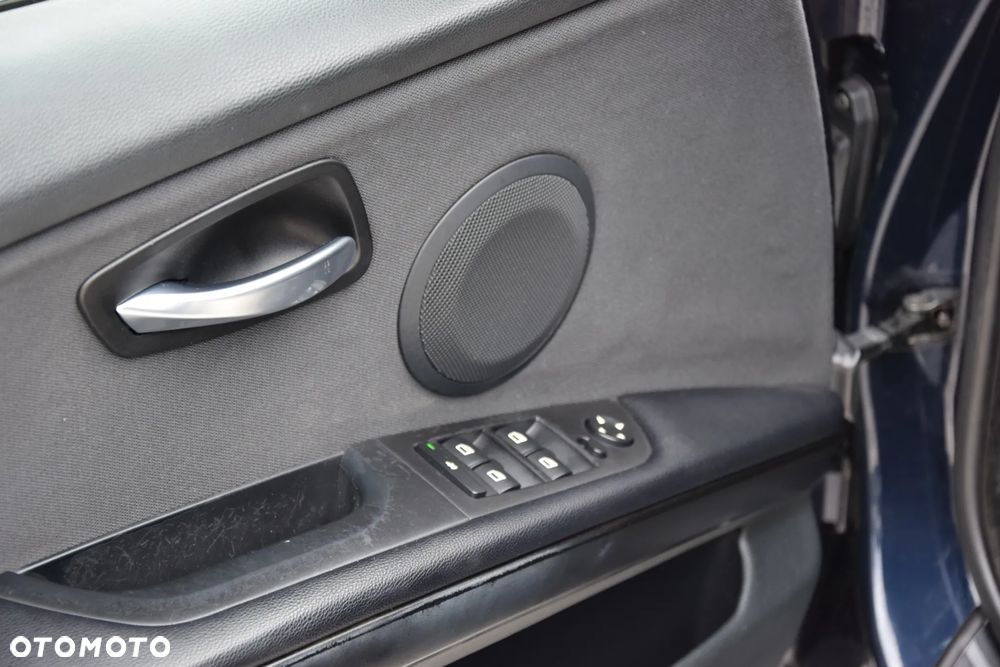 BMW Seria 3 325i - 29