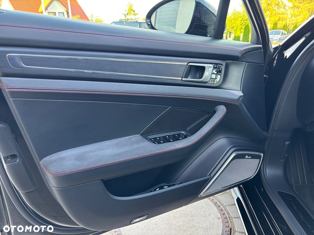 Porsche Panamera GTS Sport Turismo - 16