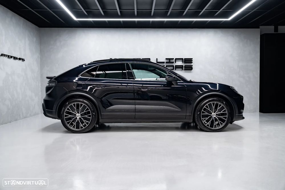 Porsche Macan Electric 4 - 7