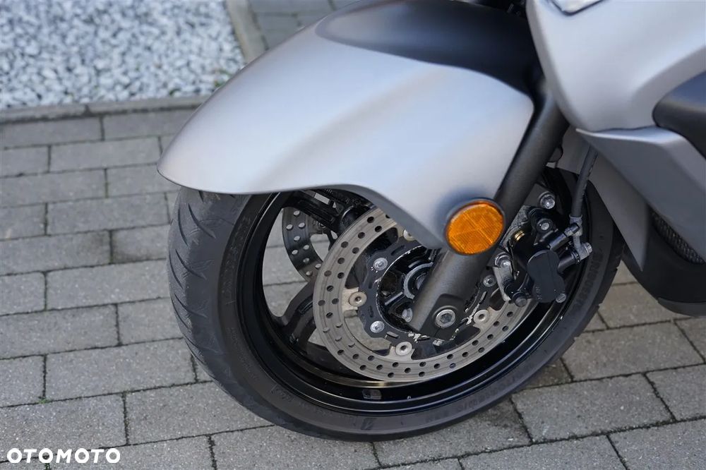 Suzuki Burgman - 27
