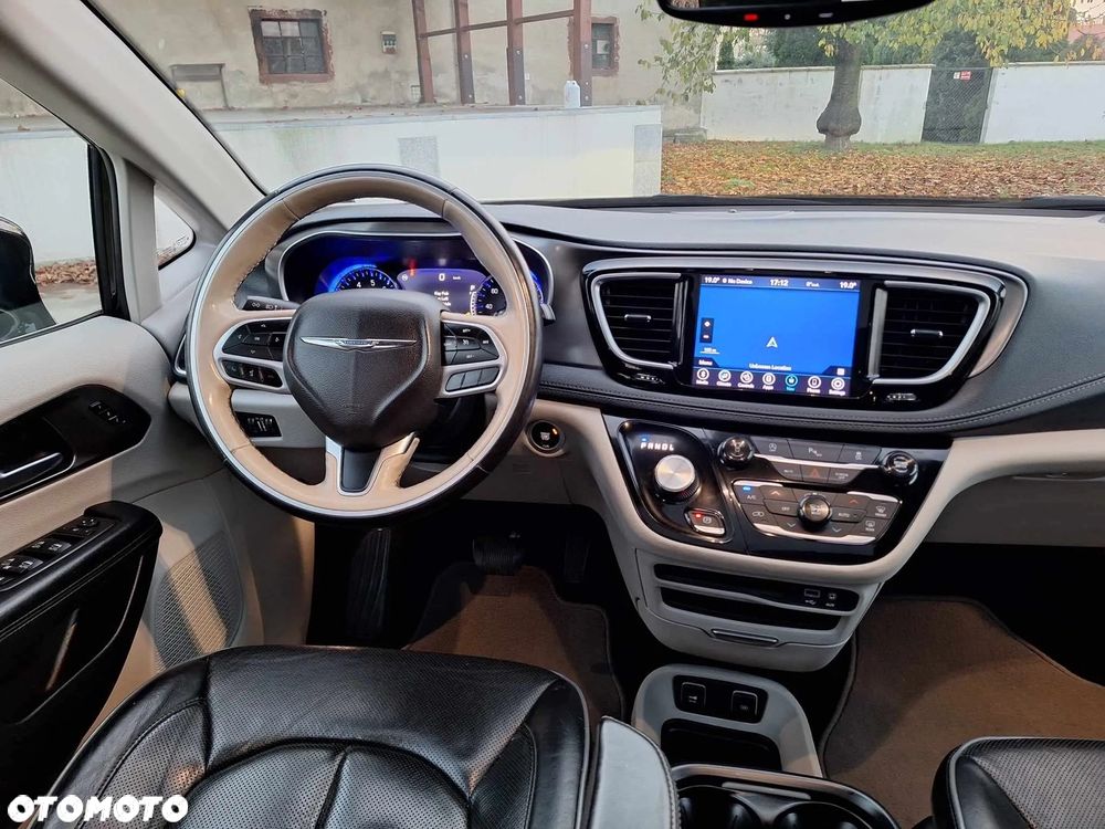 Chrysler Pacifica - 21