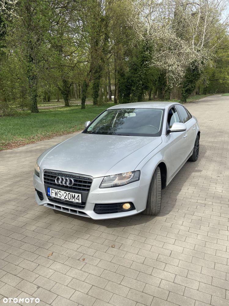 Audi A4 Limousine - 1