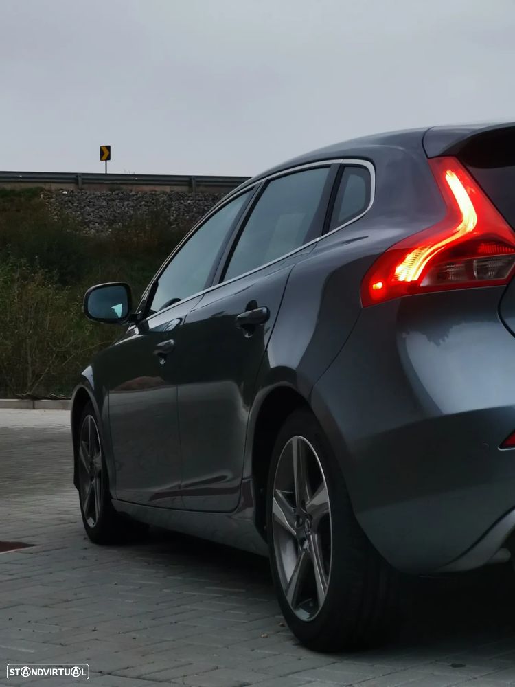 Volvo V40 D2 R Design - 15