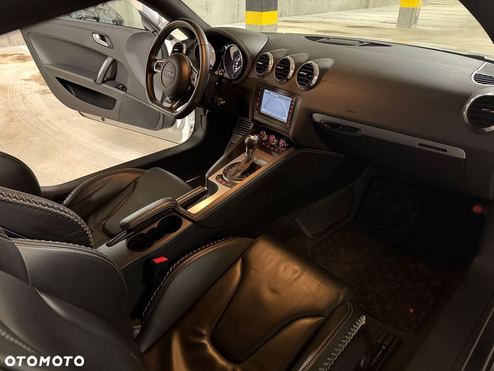 Audi TT S Coupé - 12