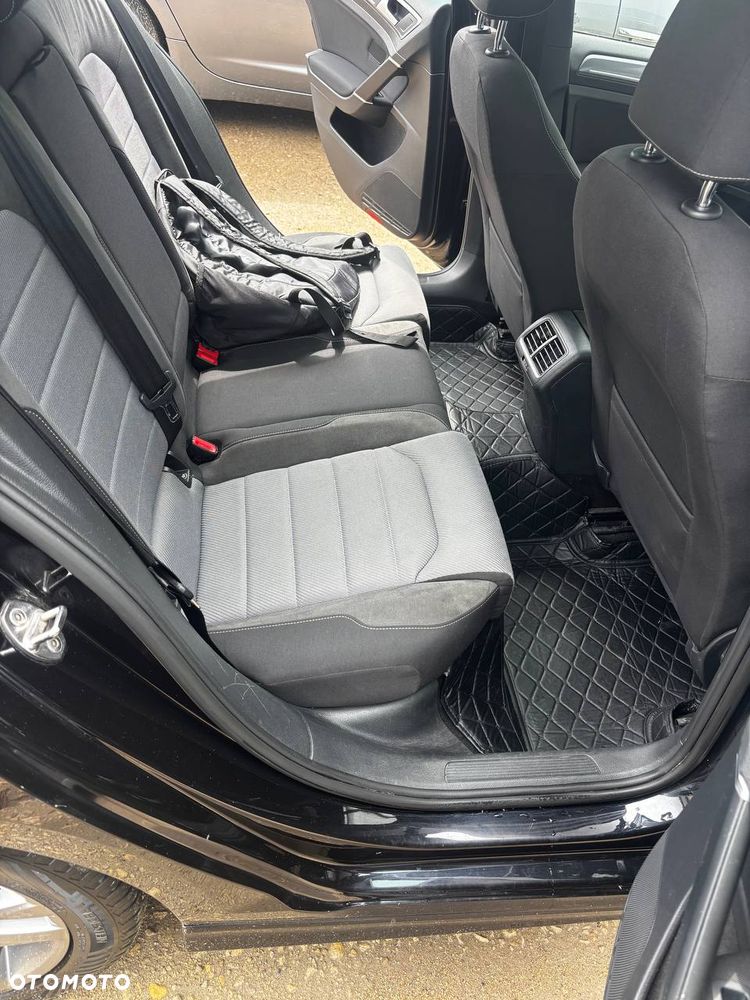 Volkswagen Golf - 8
