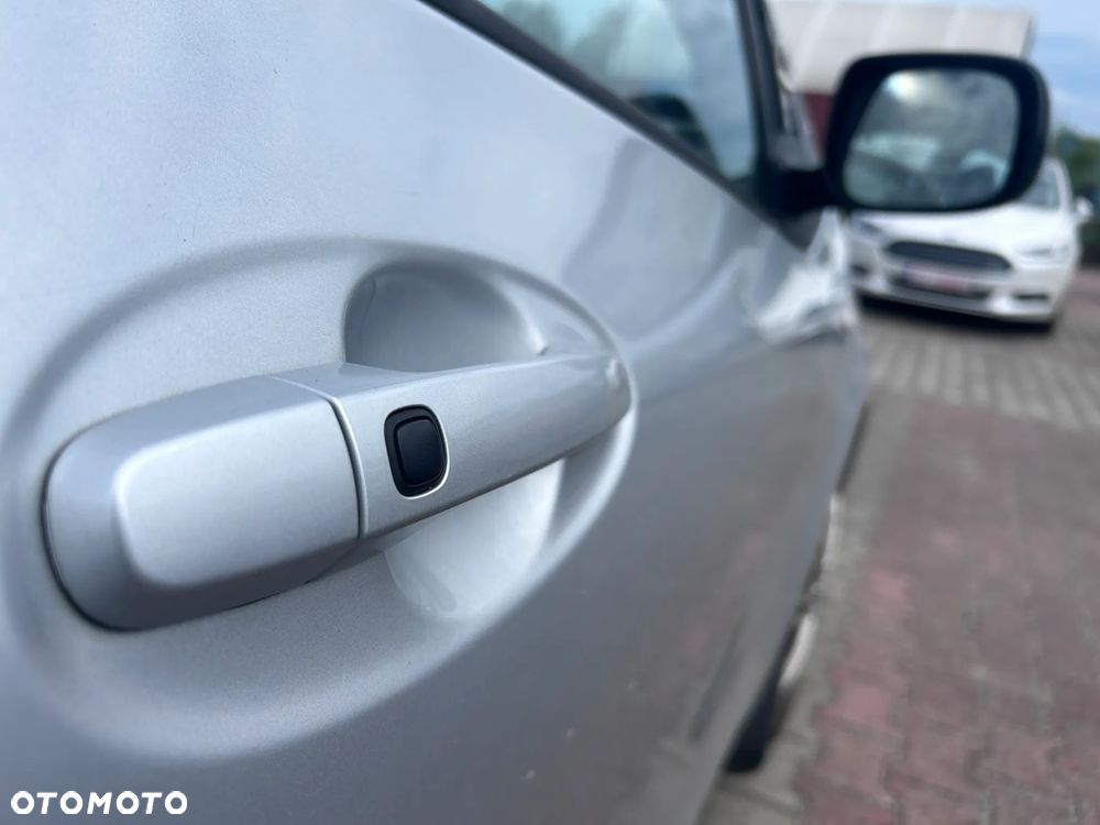 Toyota Yaris 1.3 Blue - 12