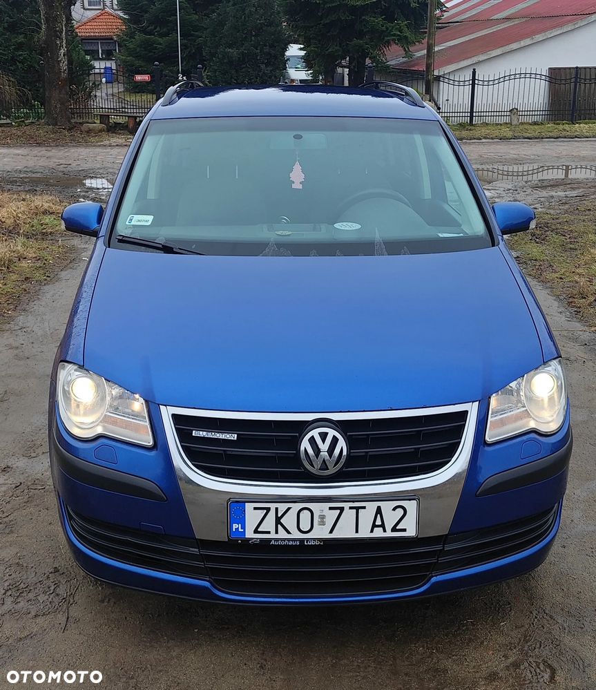 Volkswagen Touran 2008 photo 2