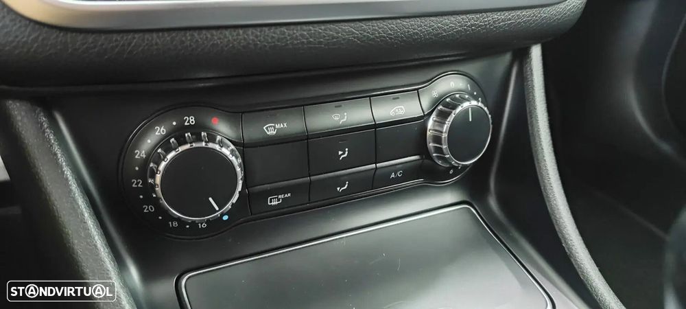 Mercedes-Benz CLA 180 d Shooting Brake AMG Line - 34