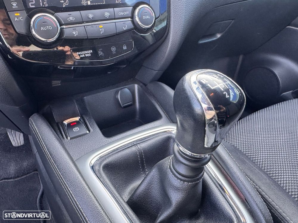 Nissan Qashqai 1.5 dCi N-Connecta 18 - 17