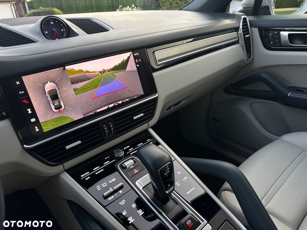 Porsche Cayenne Platinum Edition - 16
