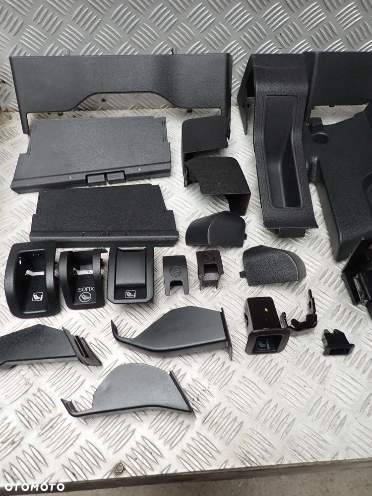 ZASLEPKA FOTELA VW TOURAN III  5TA  - 1123729XX, 1123728XX, 5H0887233B, 5TA885318, 5TA885317, 5E3887233A, 5G0887233C, 2GA858848, 2GA858847, 5TA883391B, 5TA883392B, 5TA885779, 5TA885750, 5Q0886193, 10A886197A, 2GA886197, 5TA885749, 5TA867464, 5TA867574, 5G0887187, 575887187, 575887233, 11A886197, 9918018344LH, 9918018345RH 40 ZŁ - 3