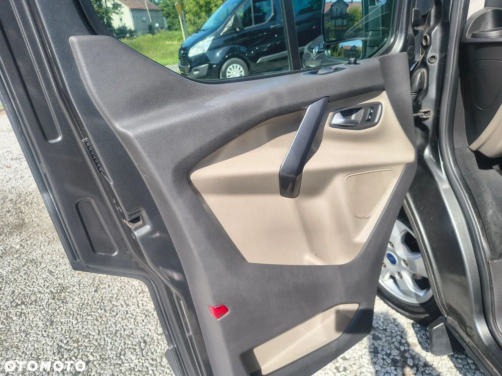 Ford Tourneo Custom - 16