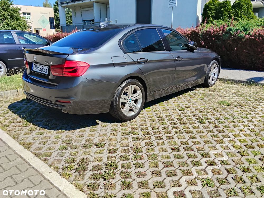 BMW Seria 3 328i xDrive Sport Line - 3