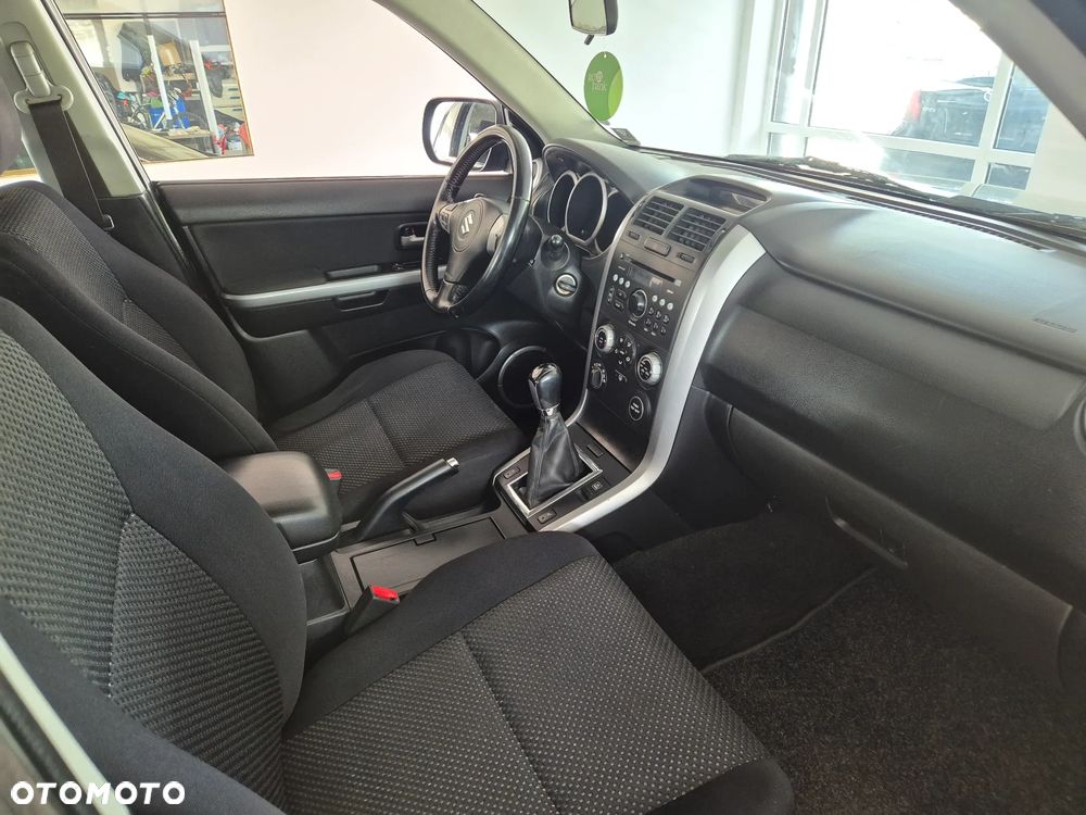 Suzuki Grand Vitara 2.0 Club - 9