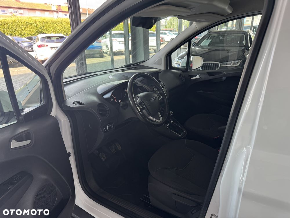 Ford Transit Courier - 18