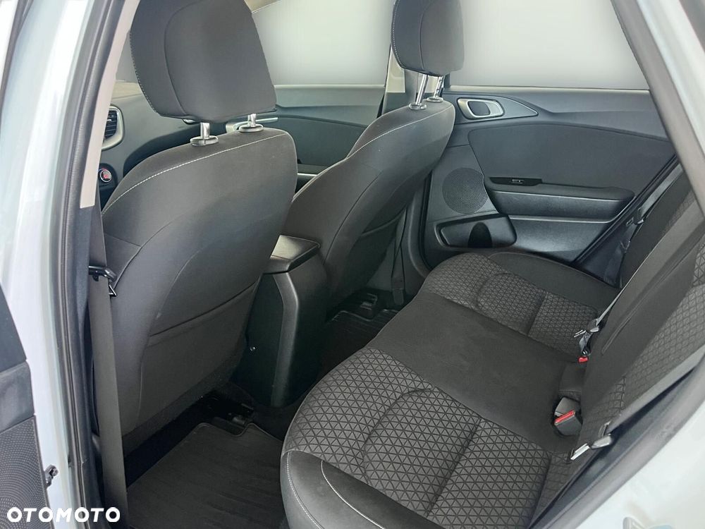 Kia Ceed - 16