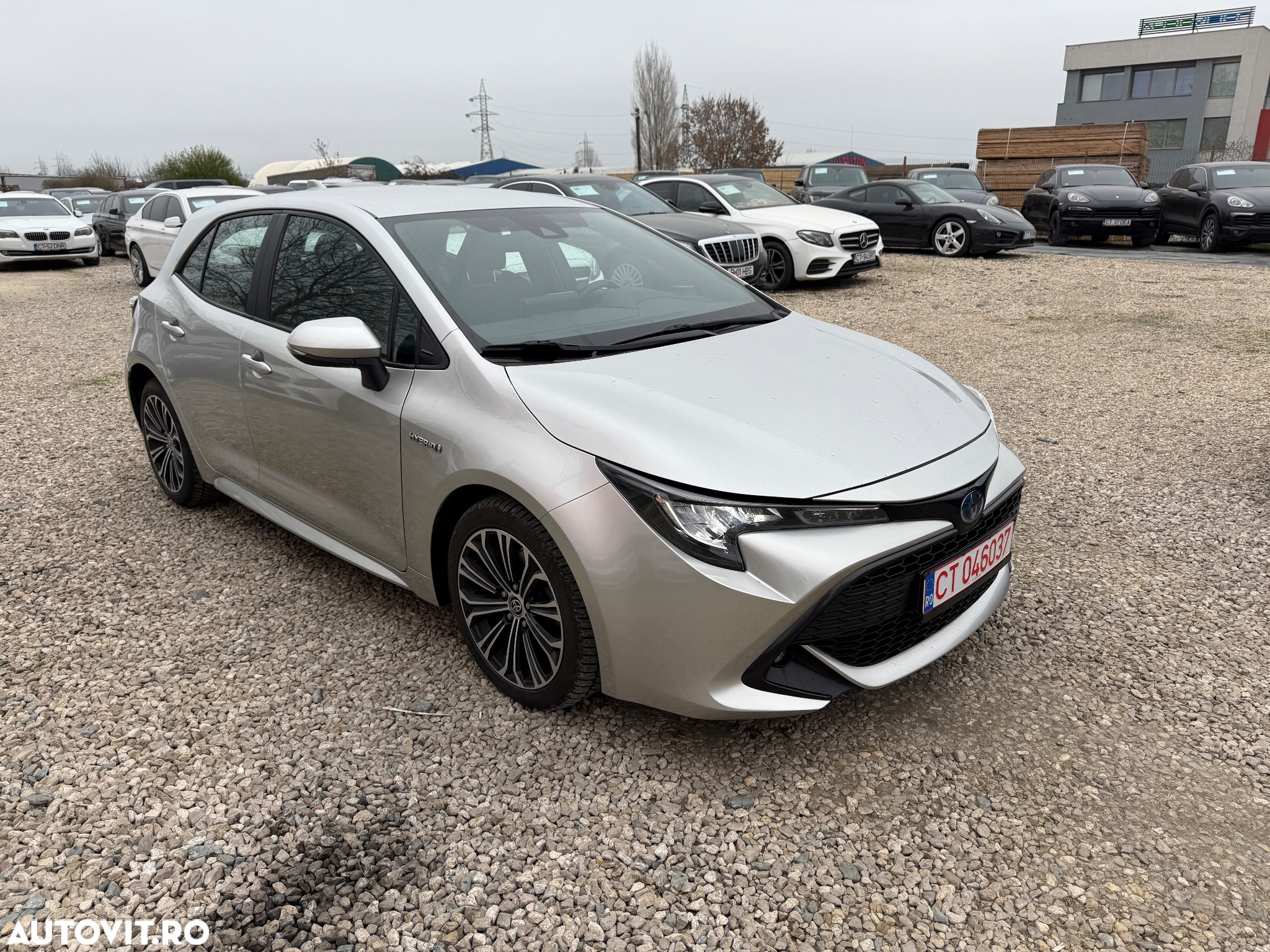 Toyota Corolla 2.0 Hybrid Lounge - 25