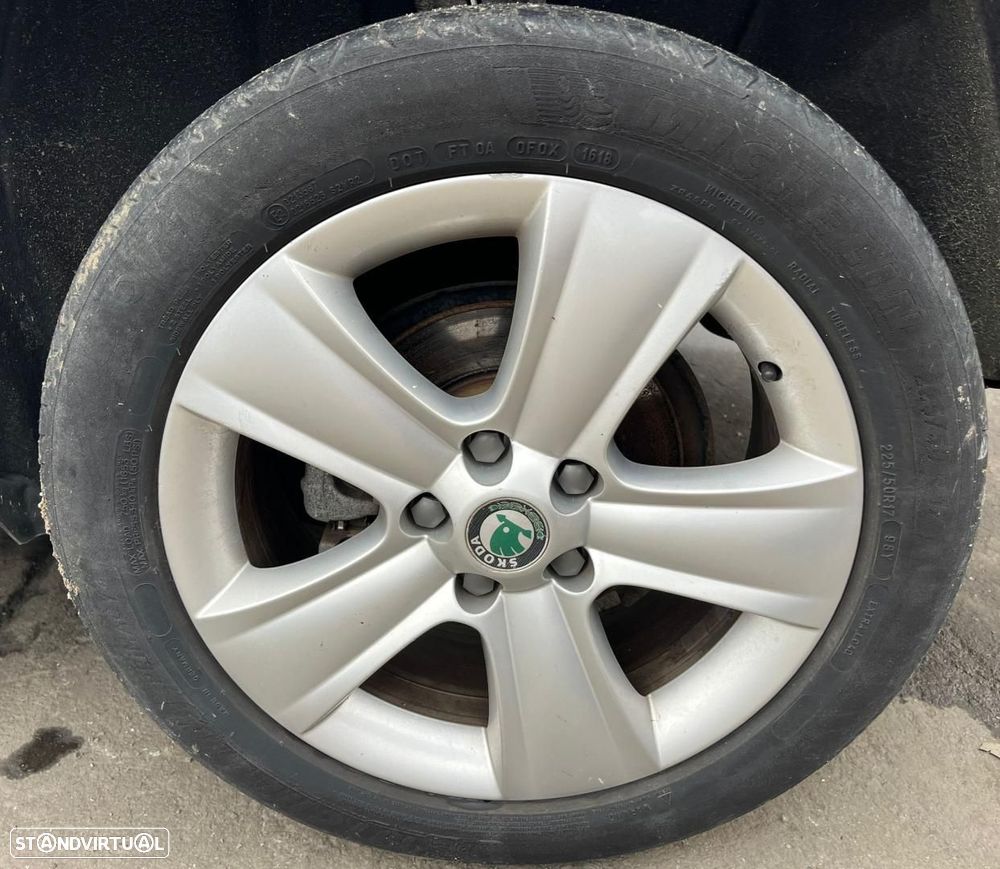 CONJUNTO DE PNEUS SKODA YETI 5L2009 - 1