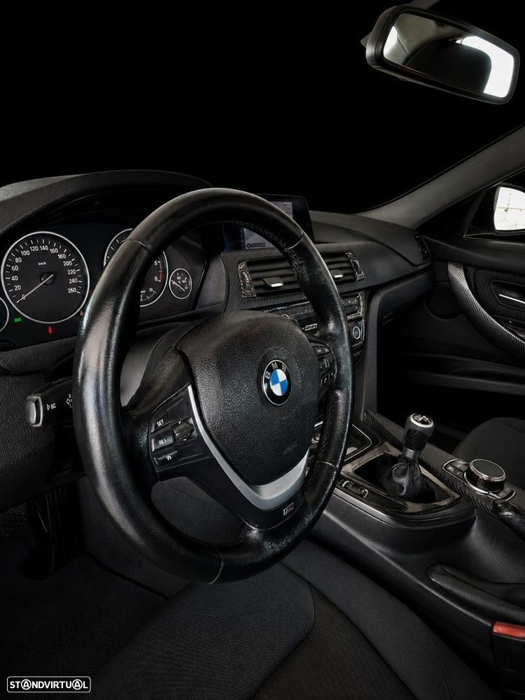 BMW 318 d LifeStyle - 14