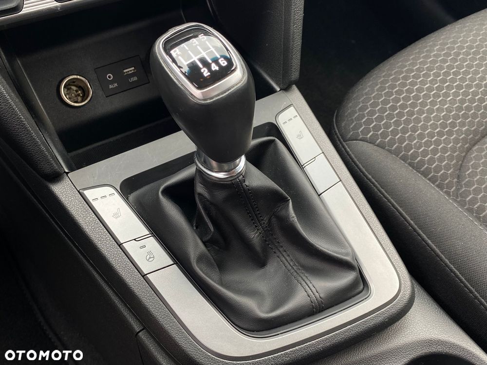 Hyundai Elantra 1.6 Comfort - 21