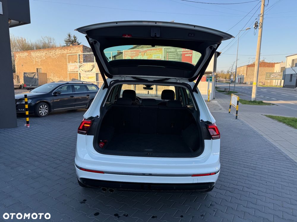 Volkswagen Tiguan ver-2-0-tdi-scr-4motion-dsg-r--line - 15