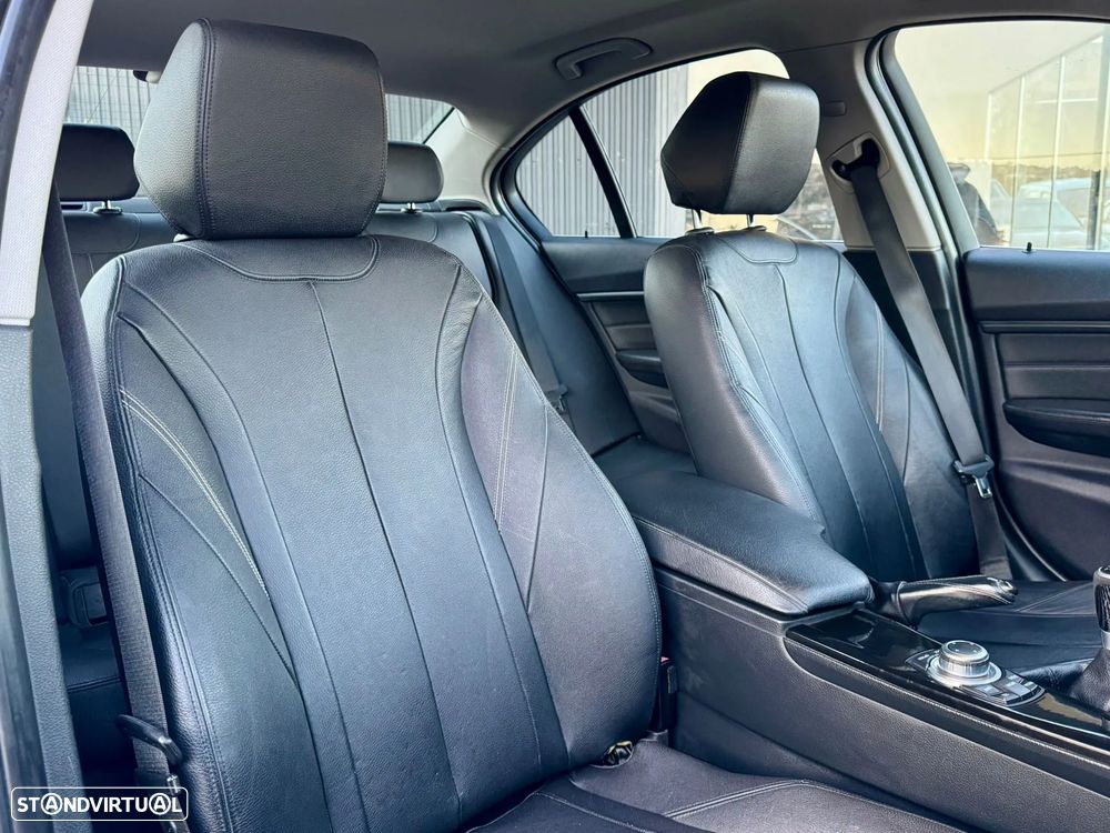 BMW 320 d Pack M - 12