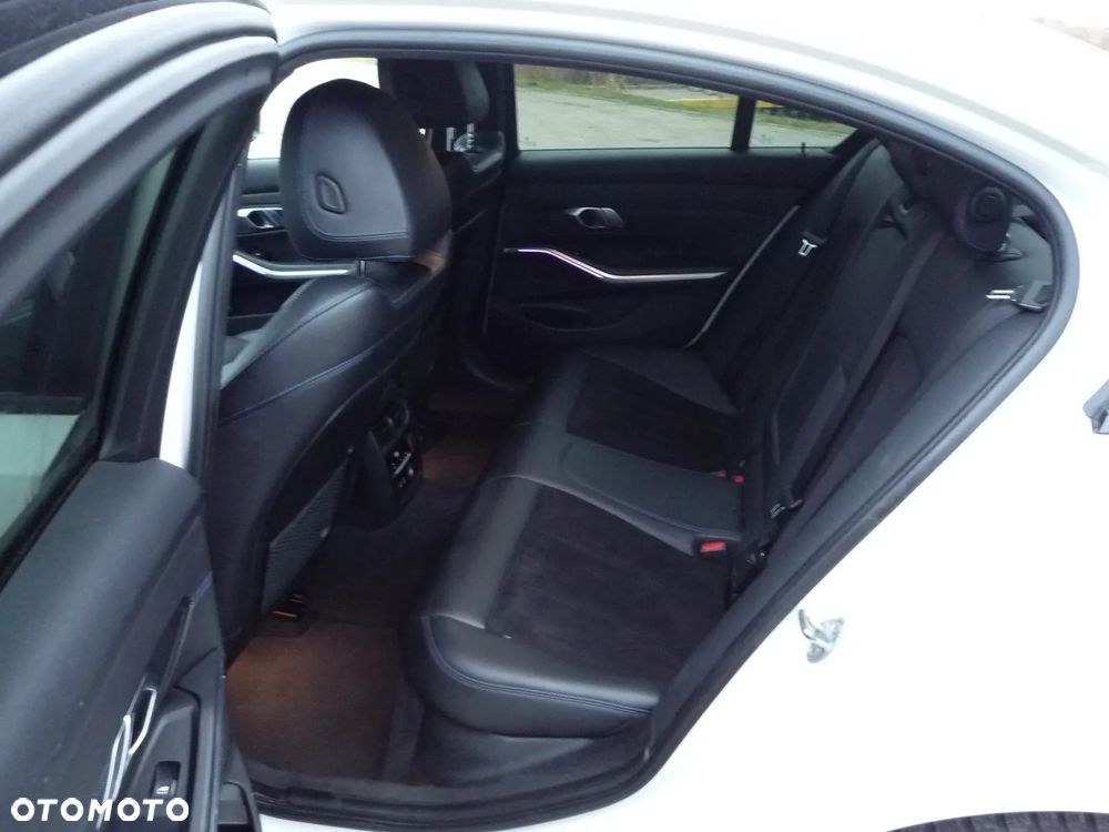 BMW Seria 3 330i xDrive M Sport sport - 18