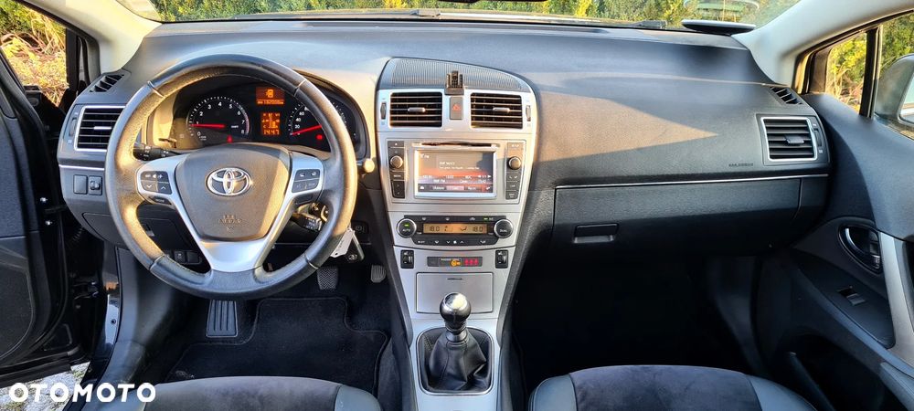 Toyota Avensis 1.8 Premium - 13