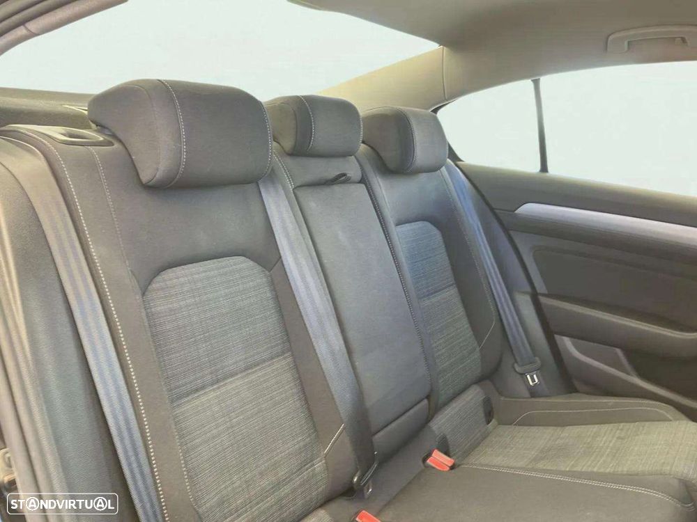 VW Passat 1.6 TDI Business DSG - 14
