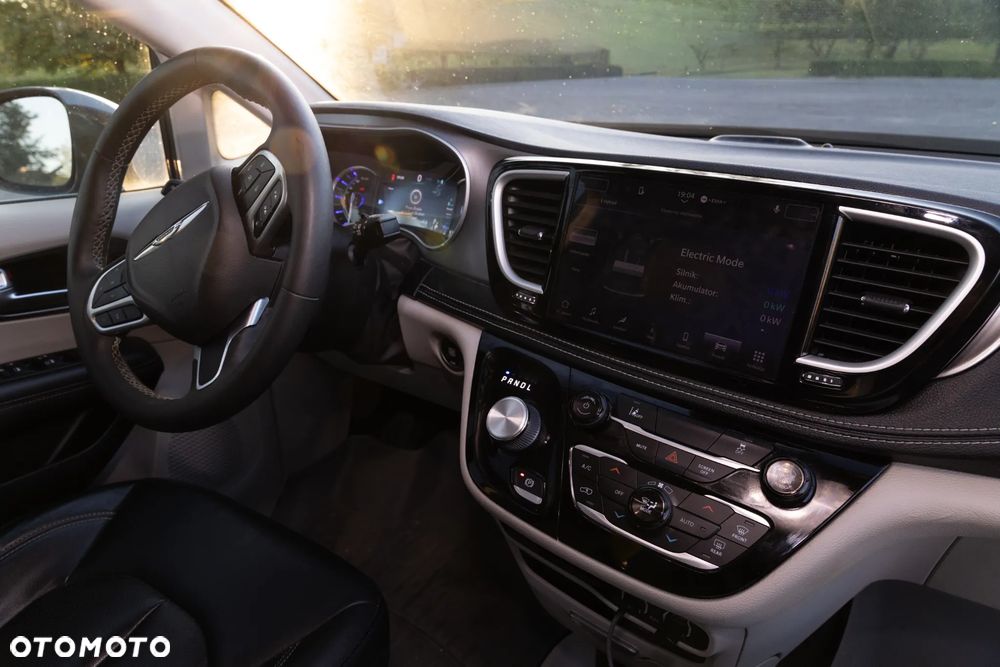 Chrysler Pacifica - 15