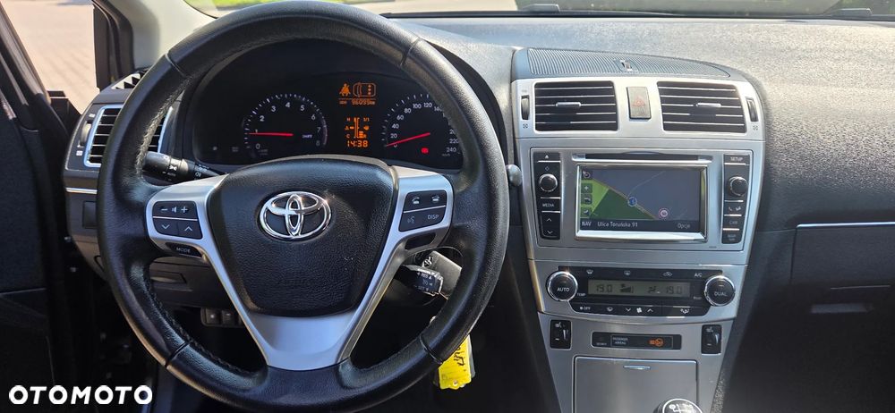 Toyota Avensis 1.8 Premium EU5 - 12
